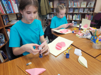 Дети на поэтическом вернисаже: День святого Валентина в библиотеке.